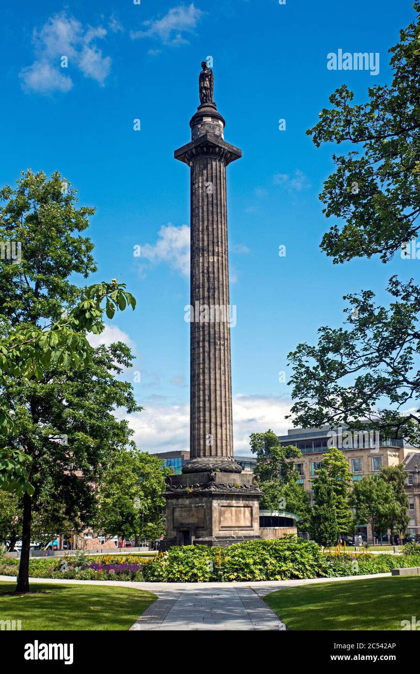 Il controverso monumento di Melville, che commemora Henry Dundas, il primo visconte Melville in St Andrew Square, Edimburgo, Scozia, Regno Unito. Foto Stock