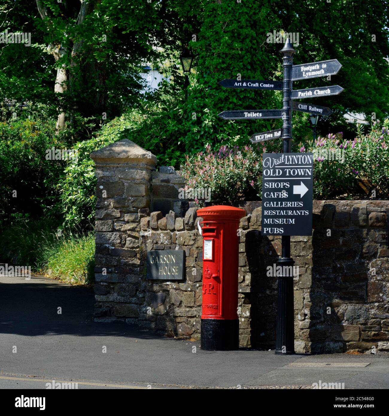 Posta Box e Firma Lynton Devon Foto Stock