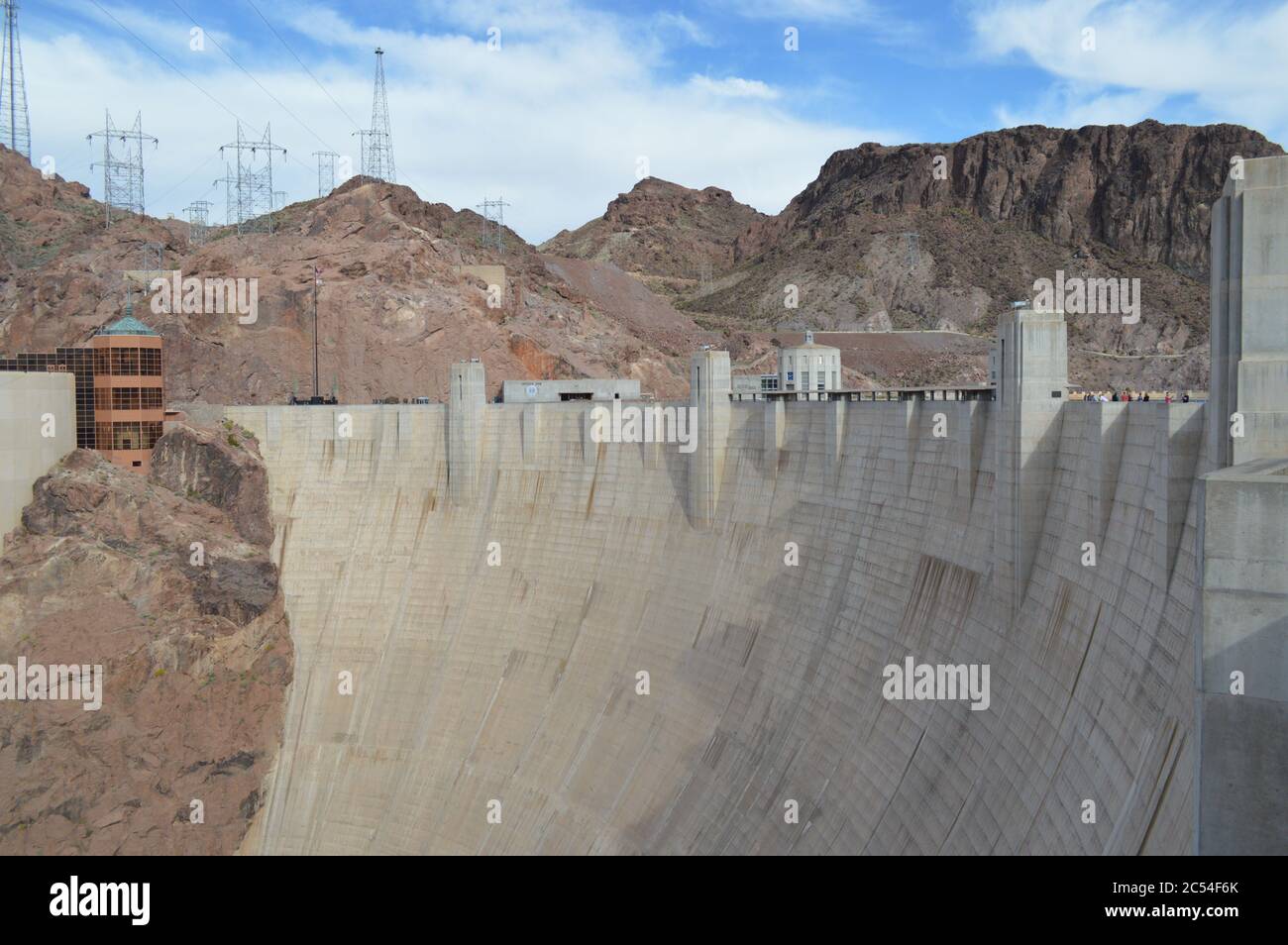 La diga di Hoover è una diga di cemento a gravità ad arco nel Black Canyon del fiume Colorado, al confine tra gli stati Uniti del Nevada e dell'Arizona. E w Foto Stock