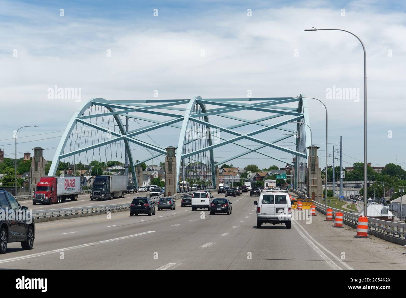 Providence, Rhode Island - 10 giugno 2019: Il ponte sul fiume Providence fa parte di un progetto di 610 milioni di dollari chiamato IWAY. Foto Stock