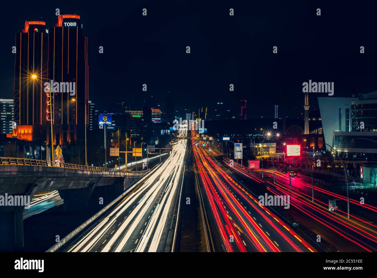 Ankara, Turchia - 23 febbraio 2019: Eskişehir Boulevard è una delle strade più trafficate di Ankara e il traffico diventa più pesante ogni giorno, come più persone si spostano Foto Stock
