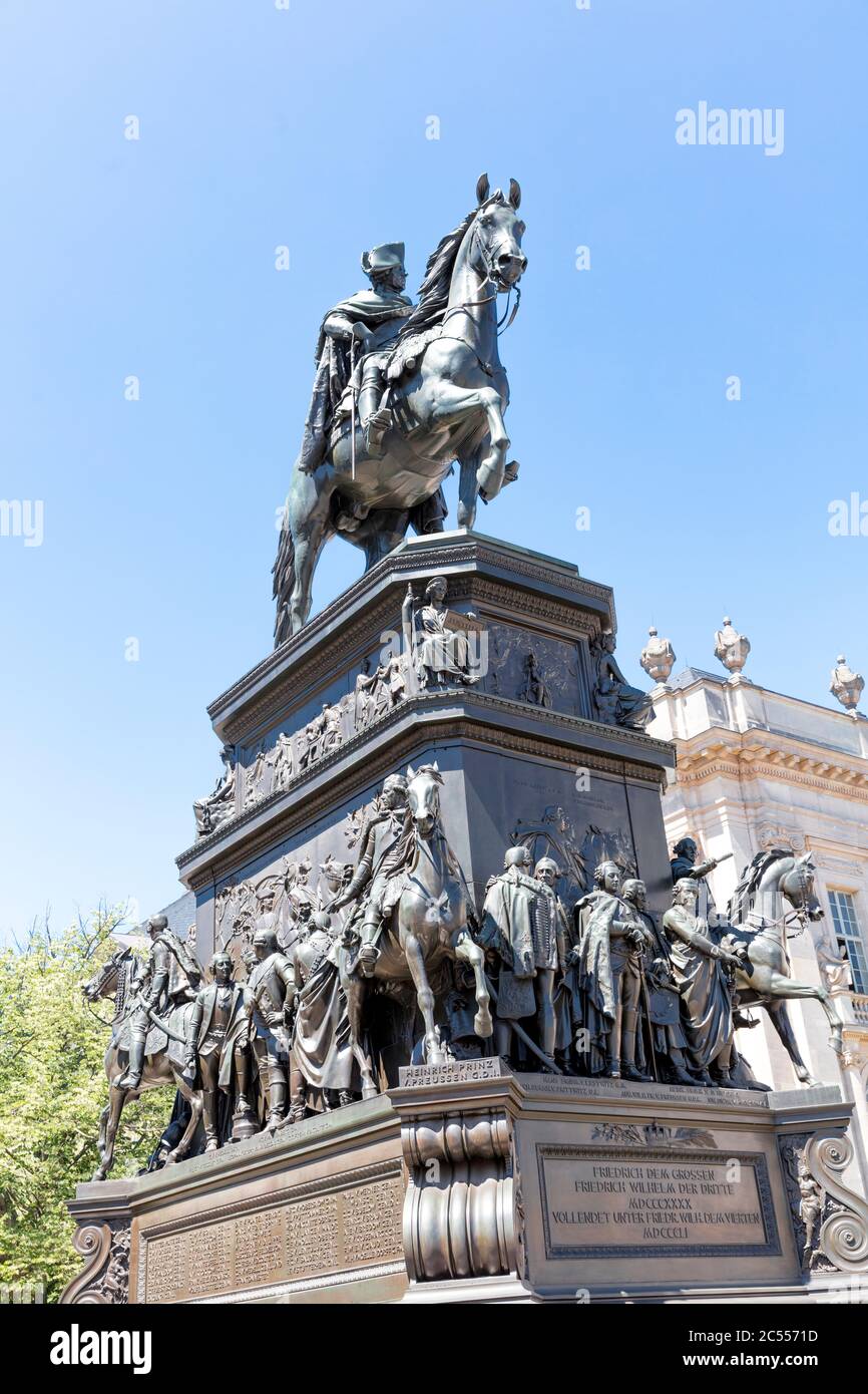 Statua equestre di Federico II, monumento, Unter den Linden, Mitte, Berlino,  Germania Foto stock - Alamy