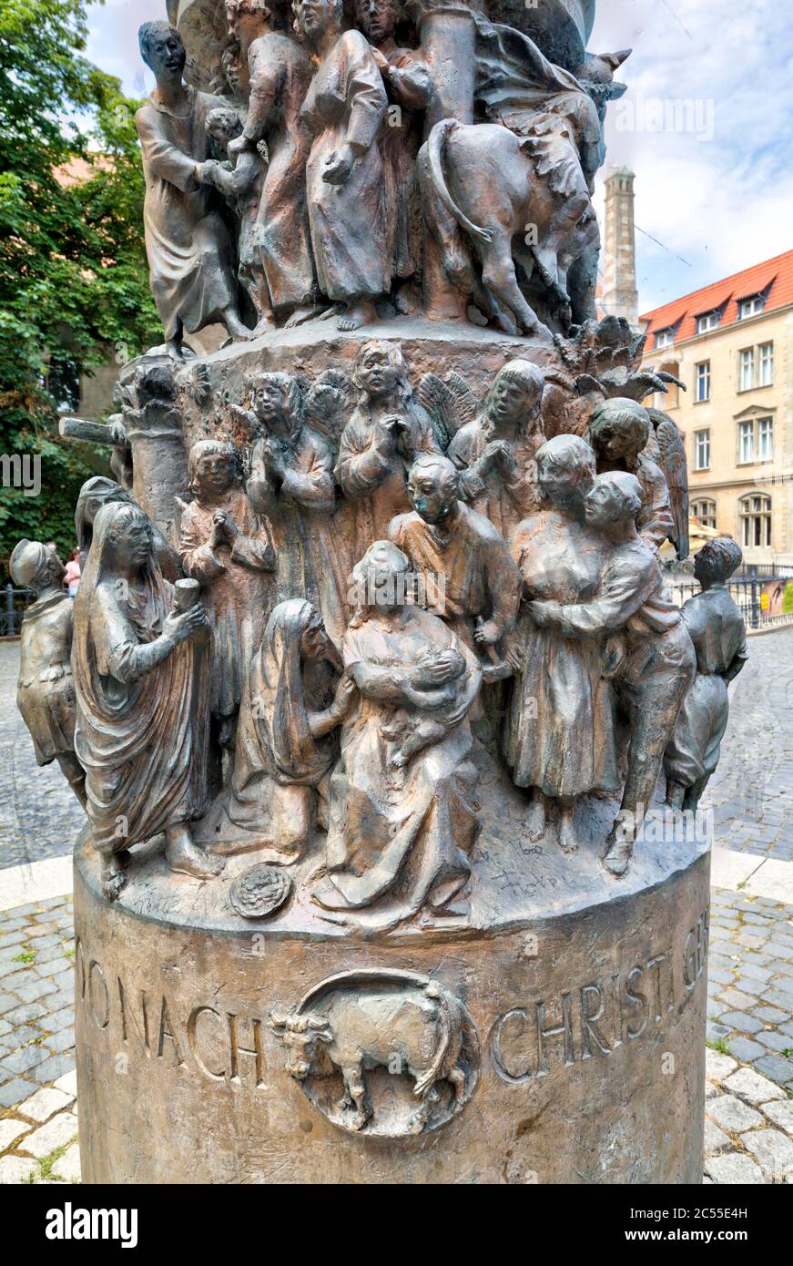 Colonna monumentale in bronzo, 2000 anni di cristianesimo, artista, Prof. Jürgen Weber, Braunschweig, bassa Sassonia, Germania, Europa Foto Stock