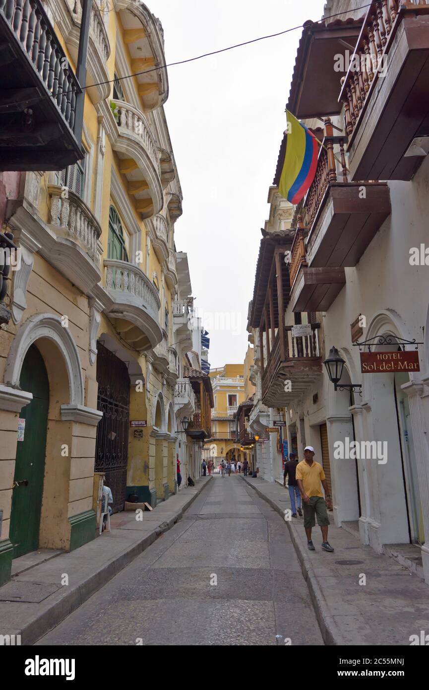Vista sulla strada della città vecchia, Cartagena, Colombia, Sud America Foto Stock