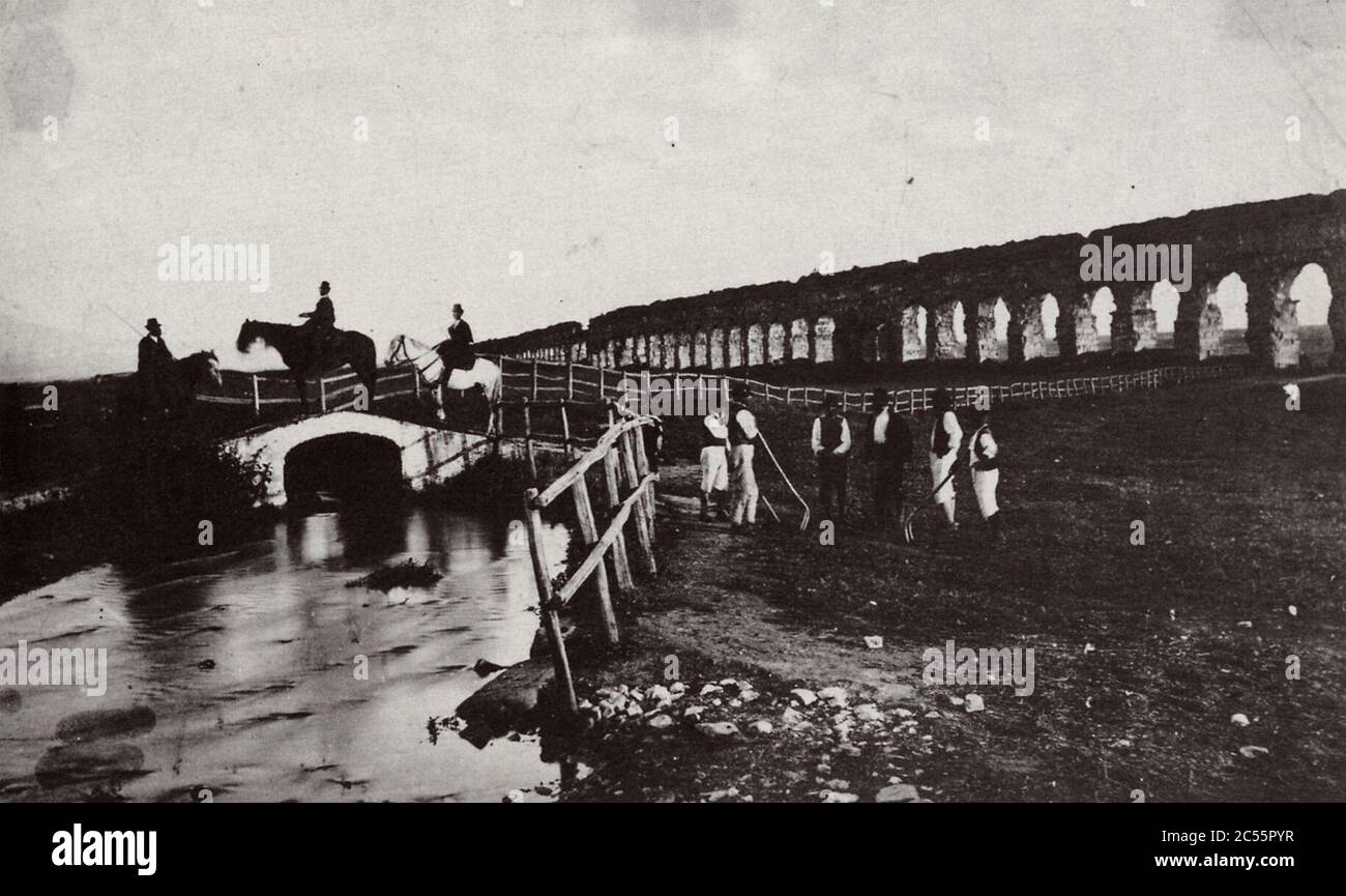 Italienischer Fotografia um 1860 - Aqua Mariana bei »Roma Vecchia« und Aqua Claudia Foto Stock