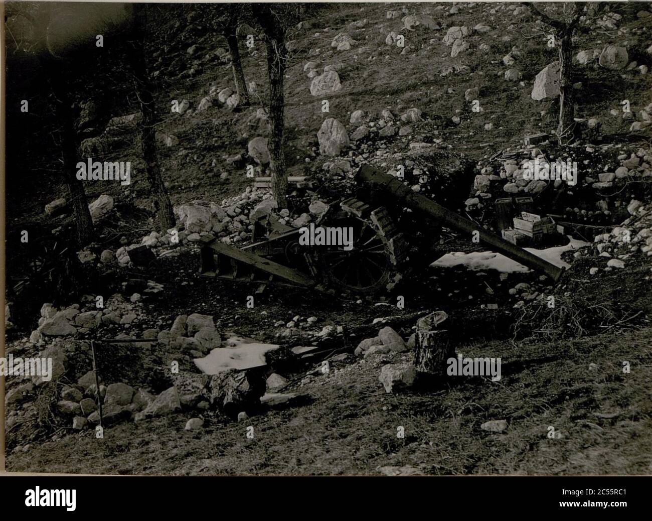 ITL. Artiglieria-Stellung bei Pluzne. 14,9 cm Haubtz. Foto Stock