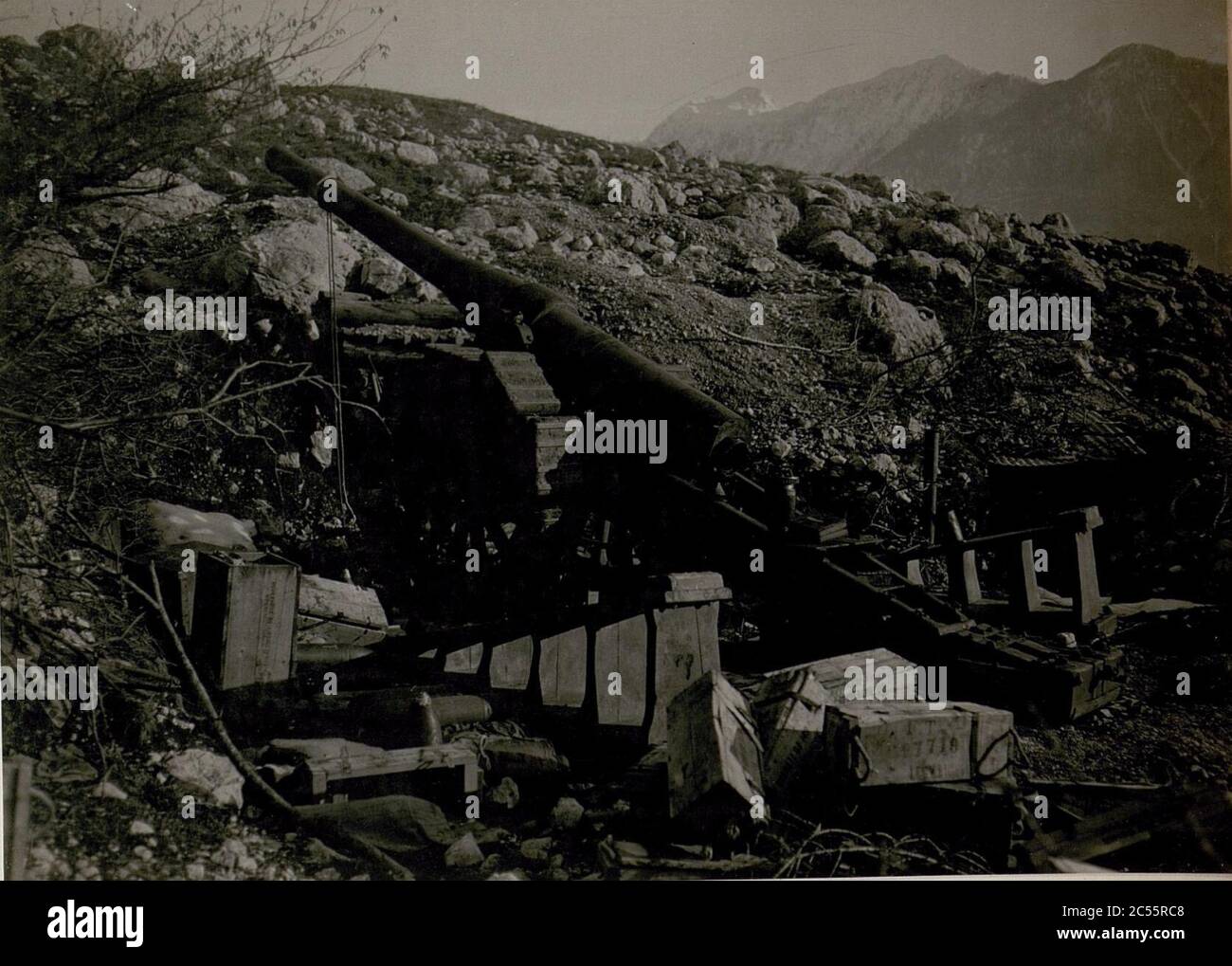 ITL. Artiglieria-Stellung bei Pluzne. 14,9 cm Haubtz. Foto Stock