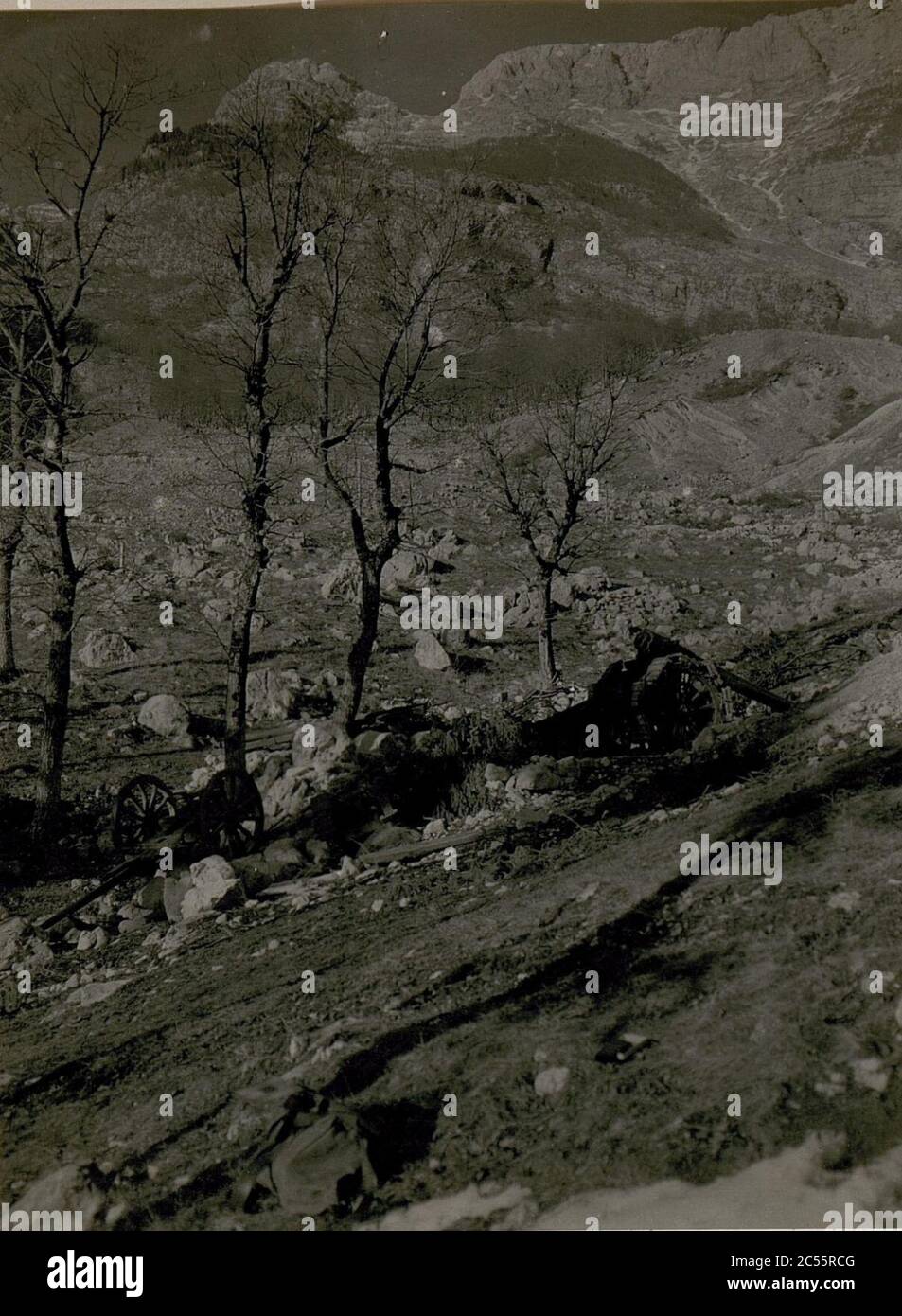 ITL. Artiglieria-Stellung bei Pluzne. 14,9 cm Haubtz. Foto Stock