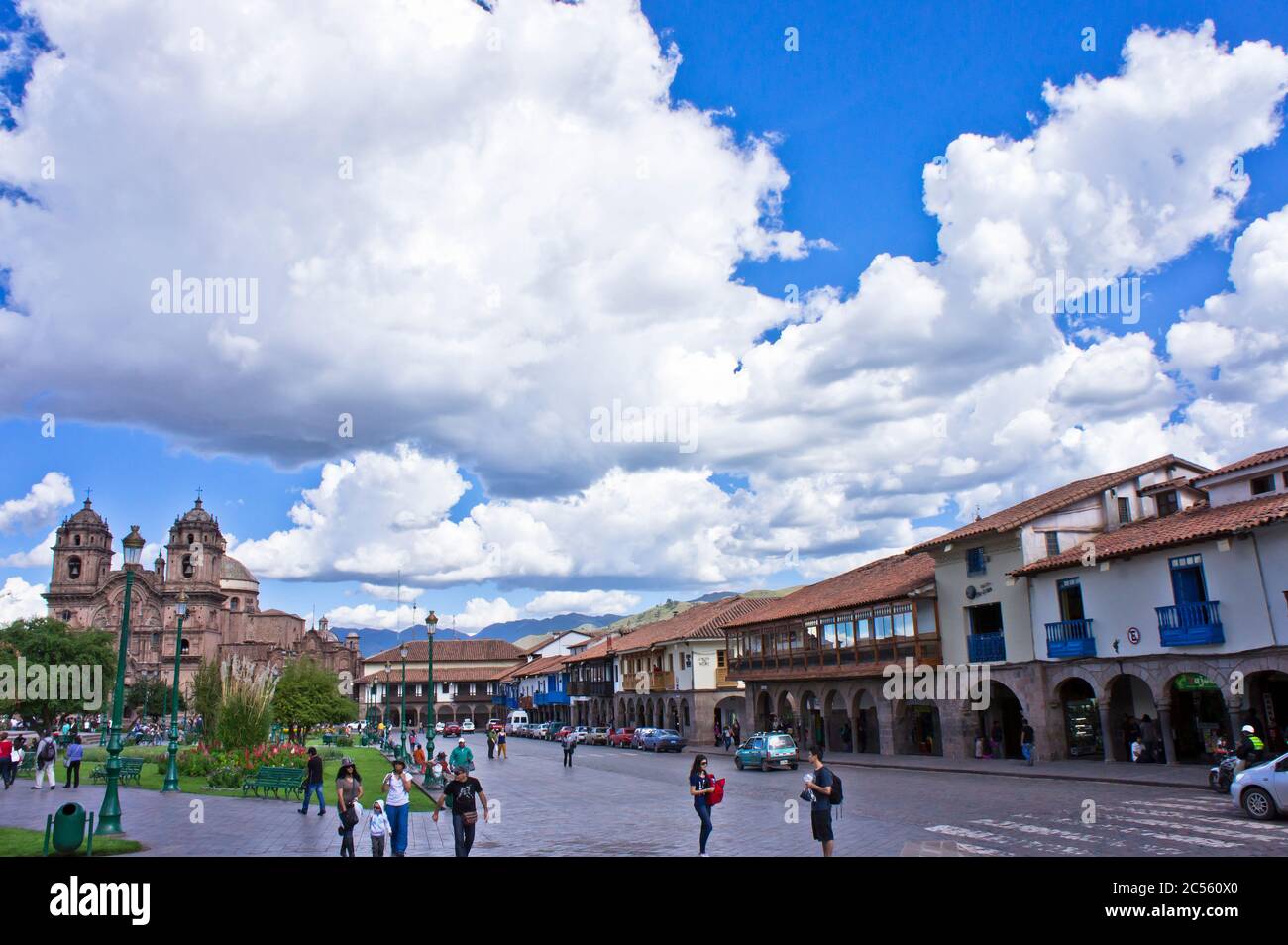 Cuzco, vista sulla strada della città vecchia, Plaza de Armas, Perù Foto Stock
