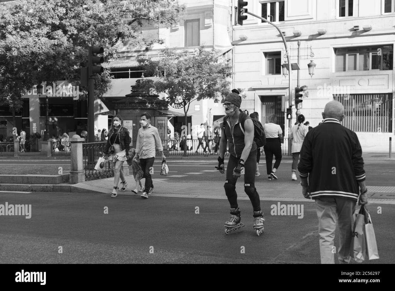 MADRID, SPAGNA - 13 GIU 2020: MADRID VUELVE A LA NUEVA NORMALIDAD DESPUÉS DE 3 MESES DE CONFINAMIENTO Foto Stock