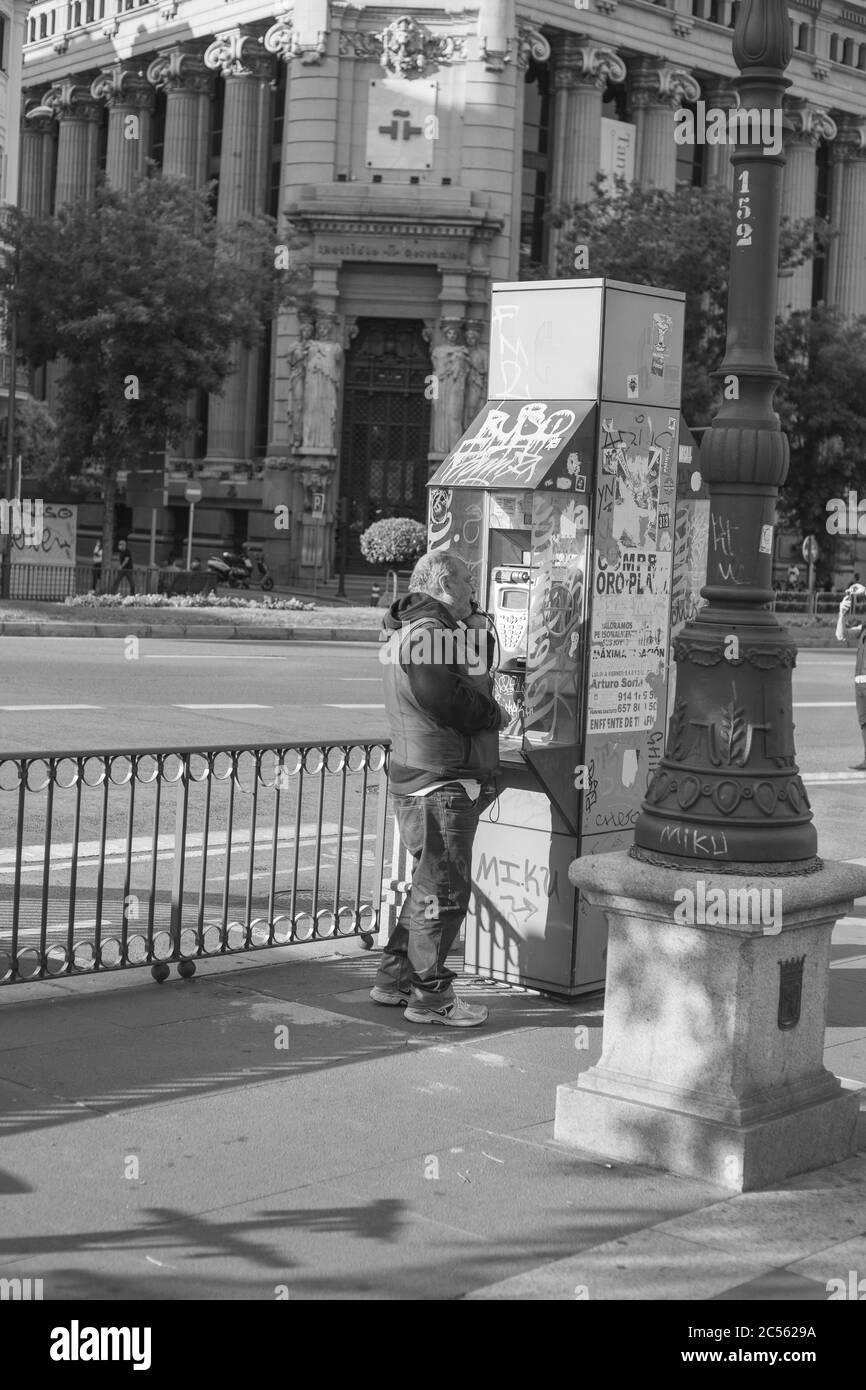 MADRID, SPAGNA - 13 GIU 2020: MADRID VUELVE A LA NUEVA NORMALIDAD DESPUÉS DE 3 MESES DE CONFINAMIENTO Foto Stock