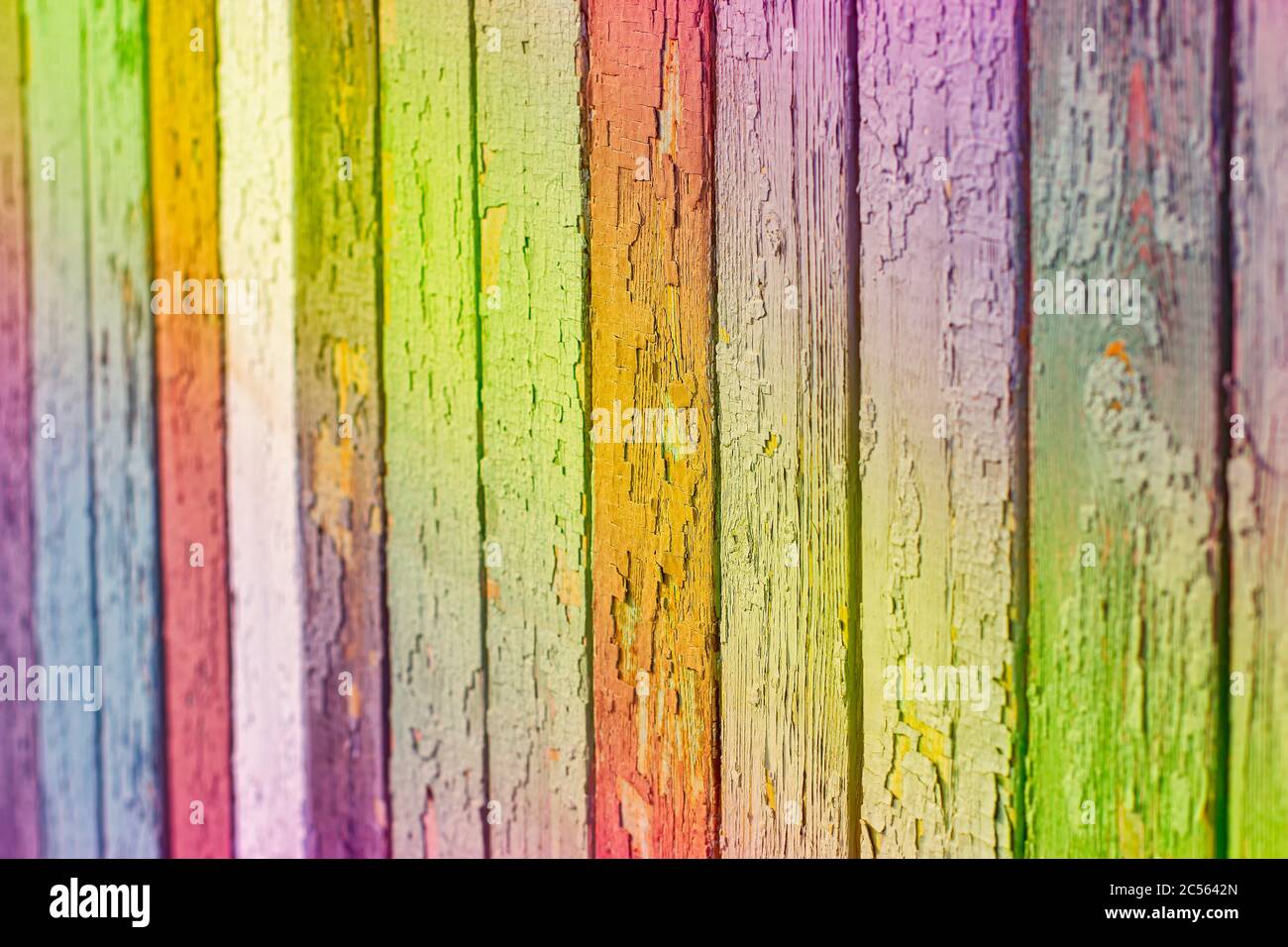 Colorati legno Planks parte di recinzione rustica Foto Stock