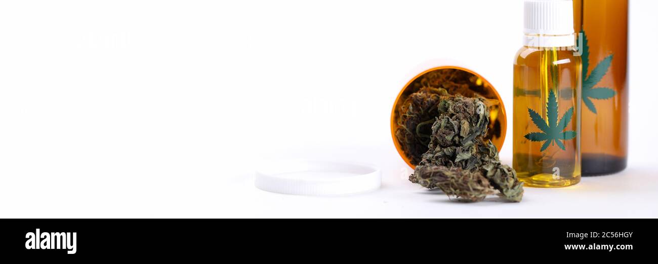 La tavola è di diversi tipi di canapa, olio ed essiccato Foto Stock