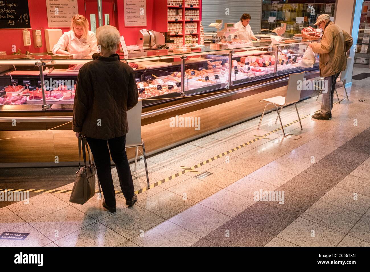 Centro commerciale durante la crisi Covid19. Foto Stock