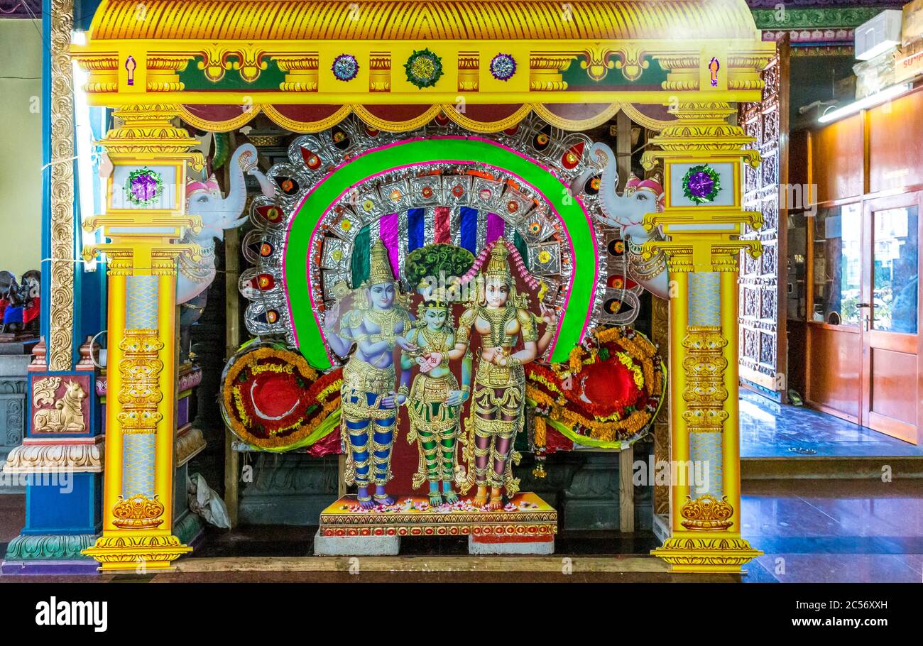 Figure colorate della divinità, tempio indù, Sri Navasakthi Vinayagar Tempio, Victoria, Seychelles, Oceano Indiano, Africa Foto Stock