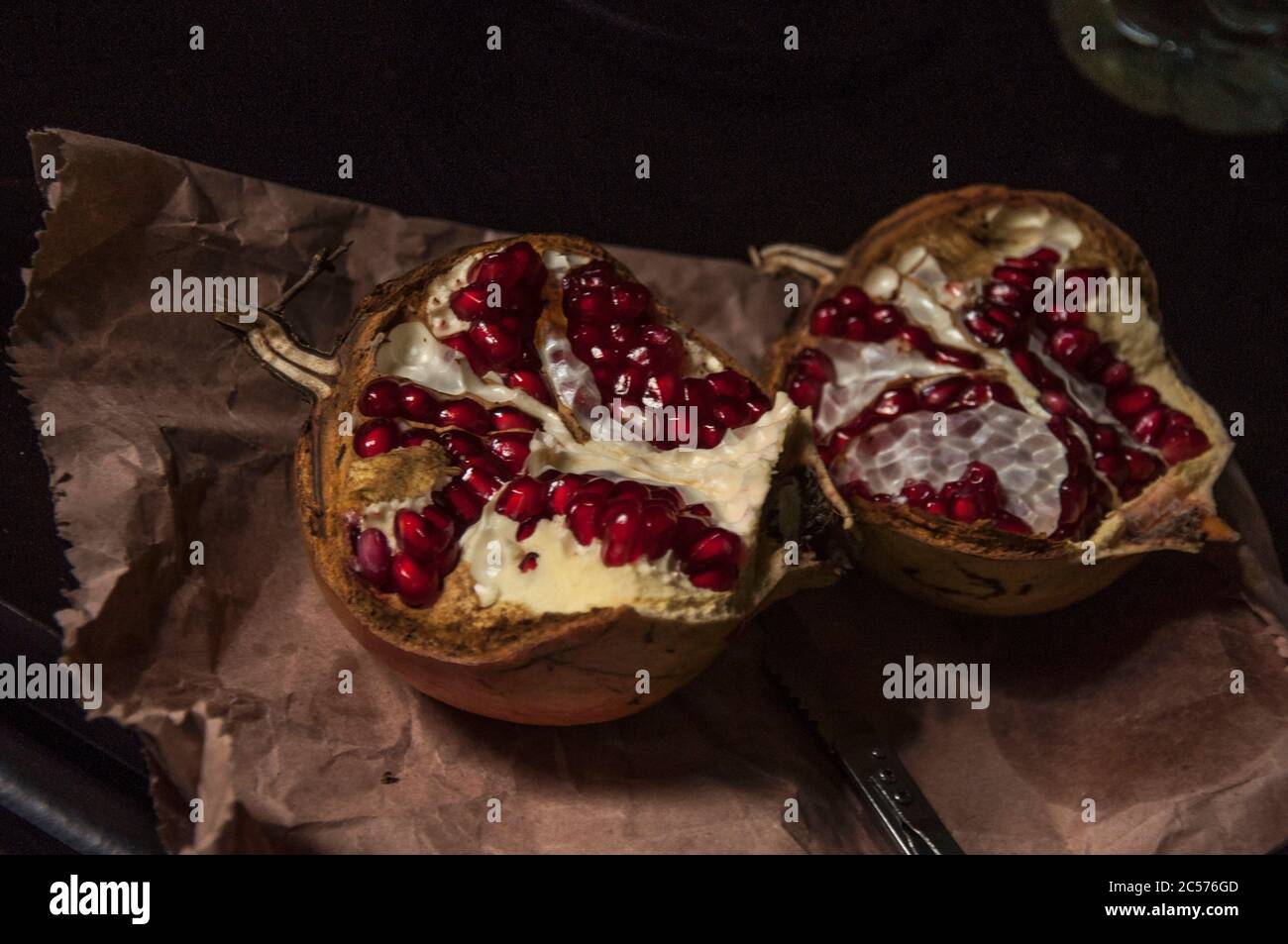 le melagrane catturano in stile naturale Foto Stock