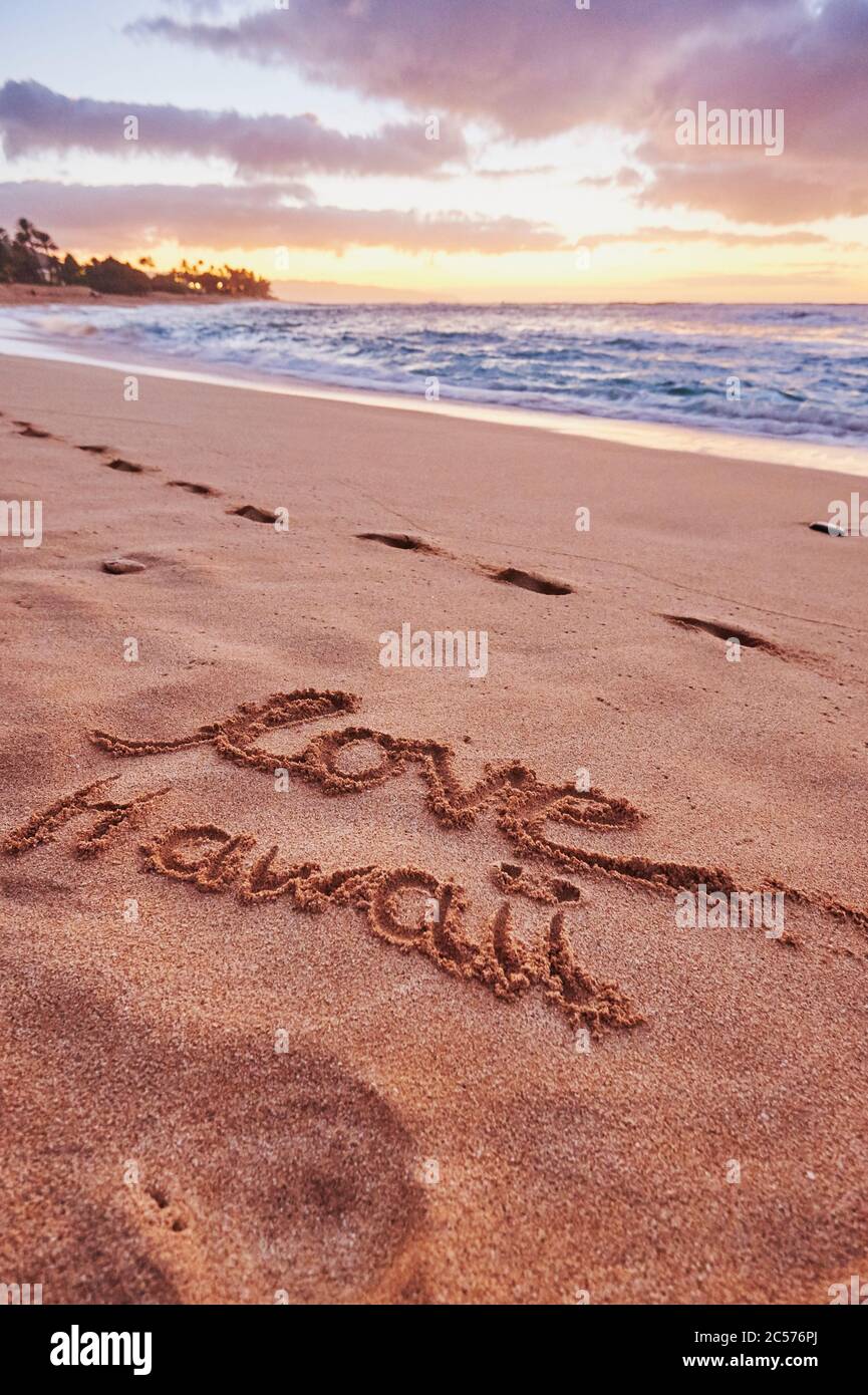 Iscrizione sulla spiaggia, Sunset Beach su Oahu, Costa Nord, Isola Hawaiiana di Oahu, Oahu, Hawaii, Stato Aloha, Stati Uniti Foto Stock