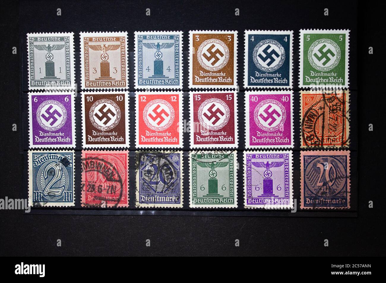Raccolta di francobolli ufficiali Reich tedesco Foto Stock