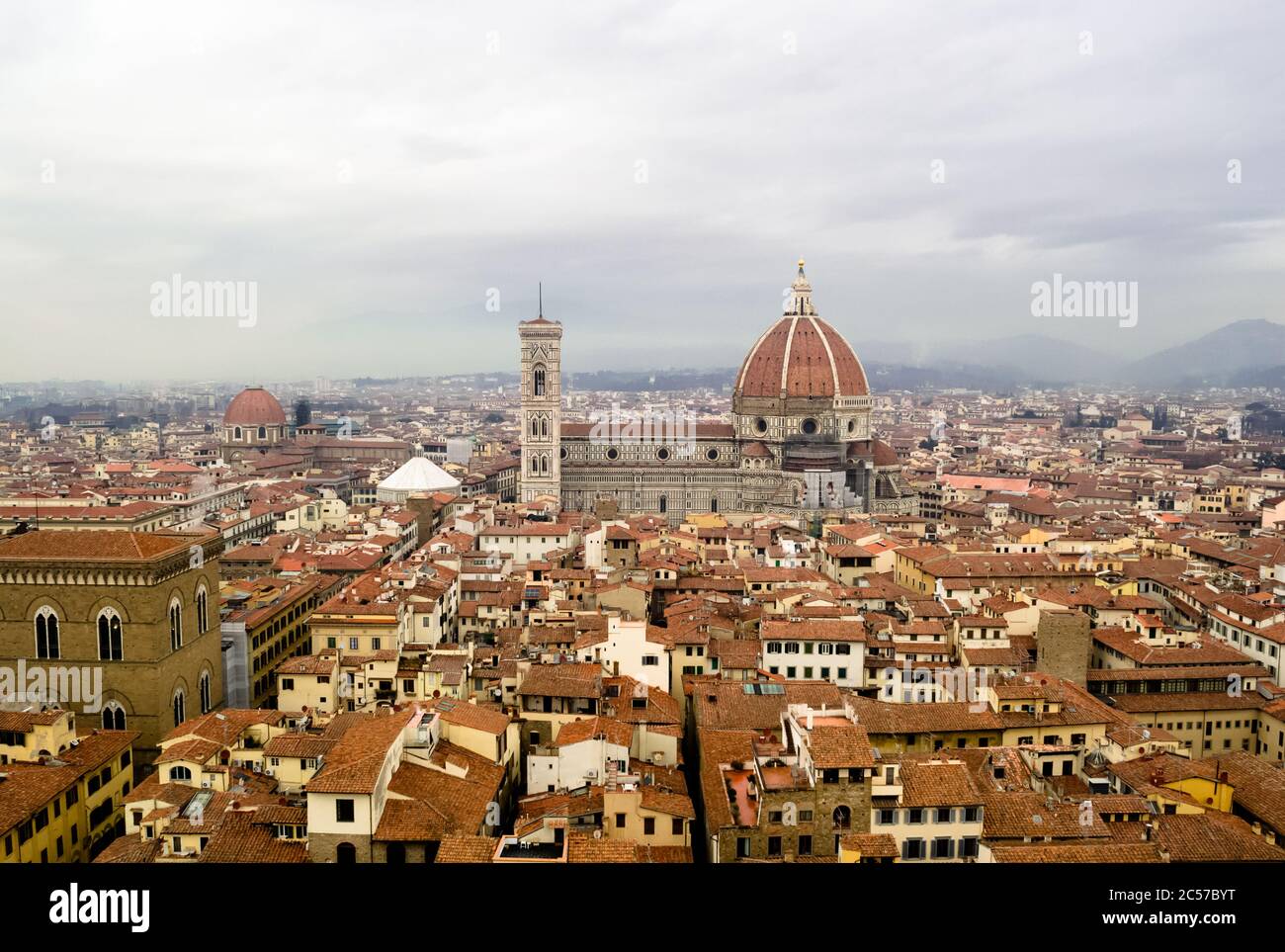 Firenze 2016, vista aerea dei tetti rossi della città e della cupola