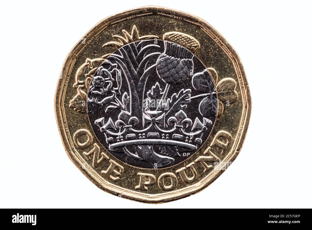 Una nuova moneta da una libbra di Inghilterra UK introdotta nel 2017 che mostra gli emblemi di ciascuna delle nazioni tagliate e isolate su uno sfondo bianco Foto Stock