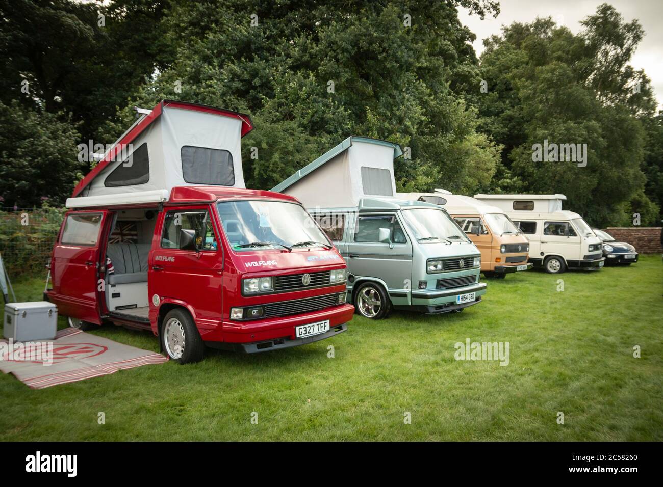 Gruppo di furgoni per camper T4 Volkswagen Foto Stock