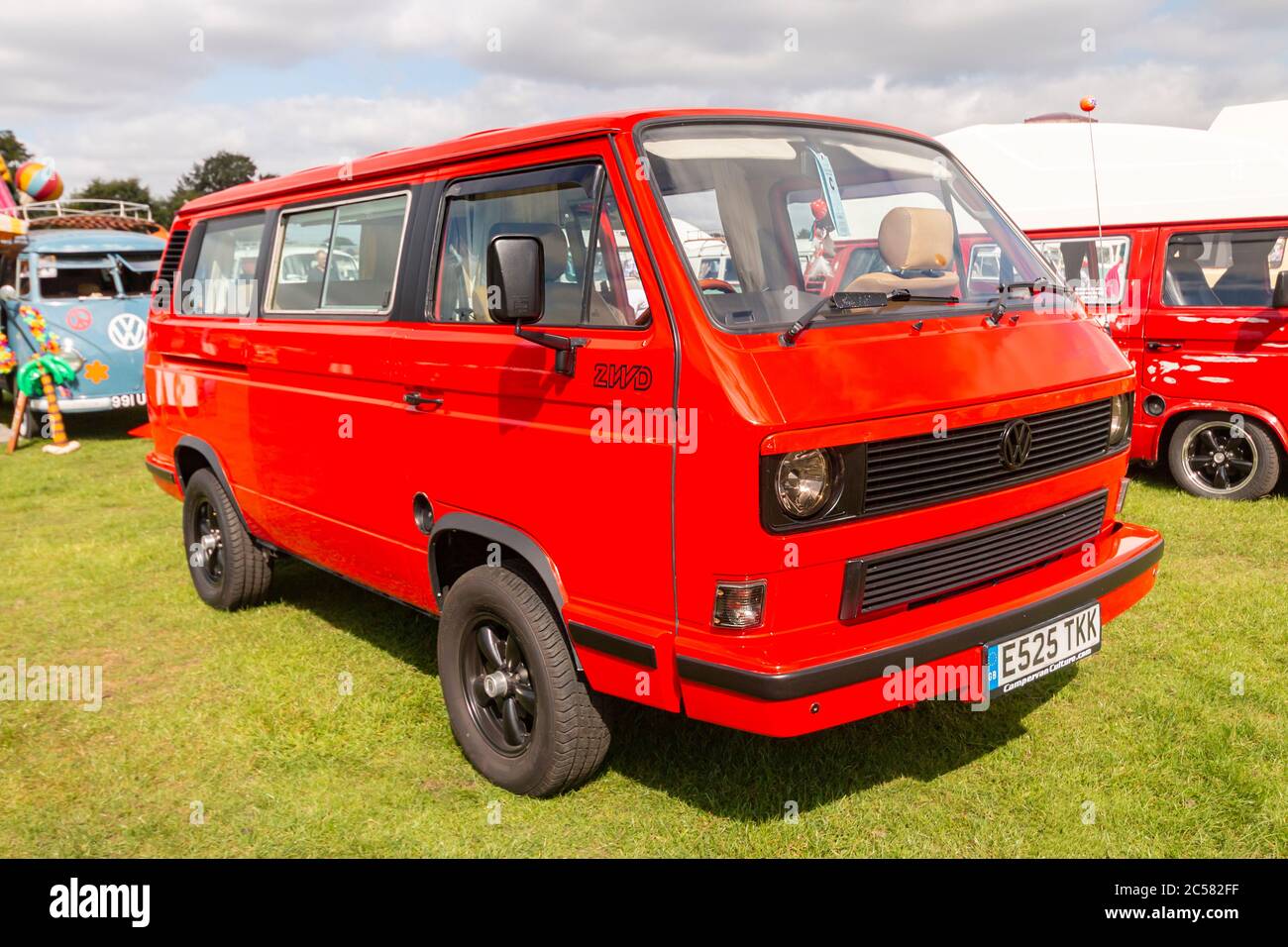 Pulmino Red Volkswagen T4 Transporter Foto Stock