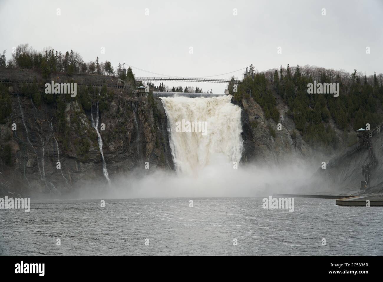 Cascate di Montmorency con neve piena Foto Stock