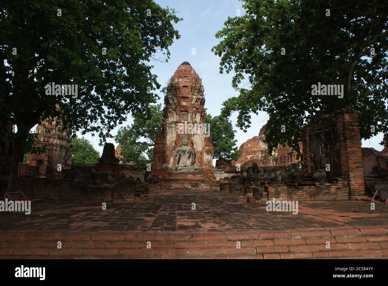 Antica città di Ayutthaya in Thailandia. Escursione ai siti antichi. Architettura straordinaria, nessun filtro. Foto Stock