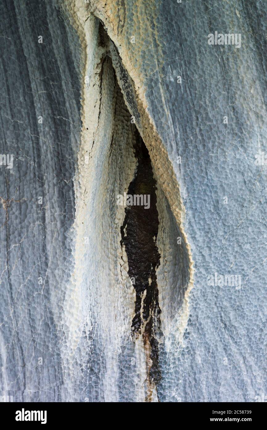 Santuario delle grotte di marmo, strane formazioni rocciose causate dall'erosione delle acque, Lago Generale Carrera, Puerto Rio Tranquilo, Regione di Aysen, Patagonia, Cile Foto Stock