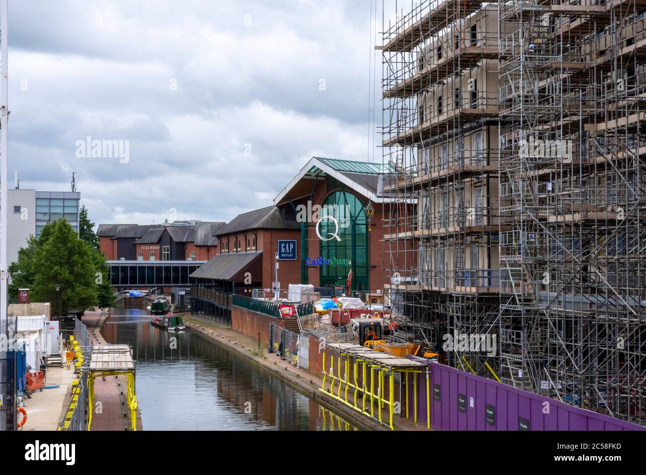 Banbury, Oxfordshire, Inghilterra. Rigenerazione ed espansione del centro commerciale Castle Quay per fornire negozi e ristoranti extra Foto Stock