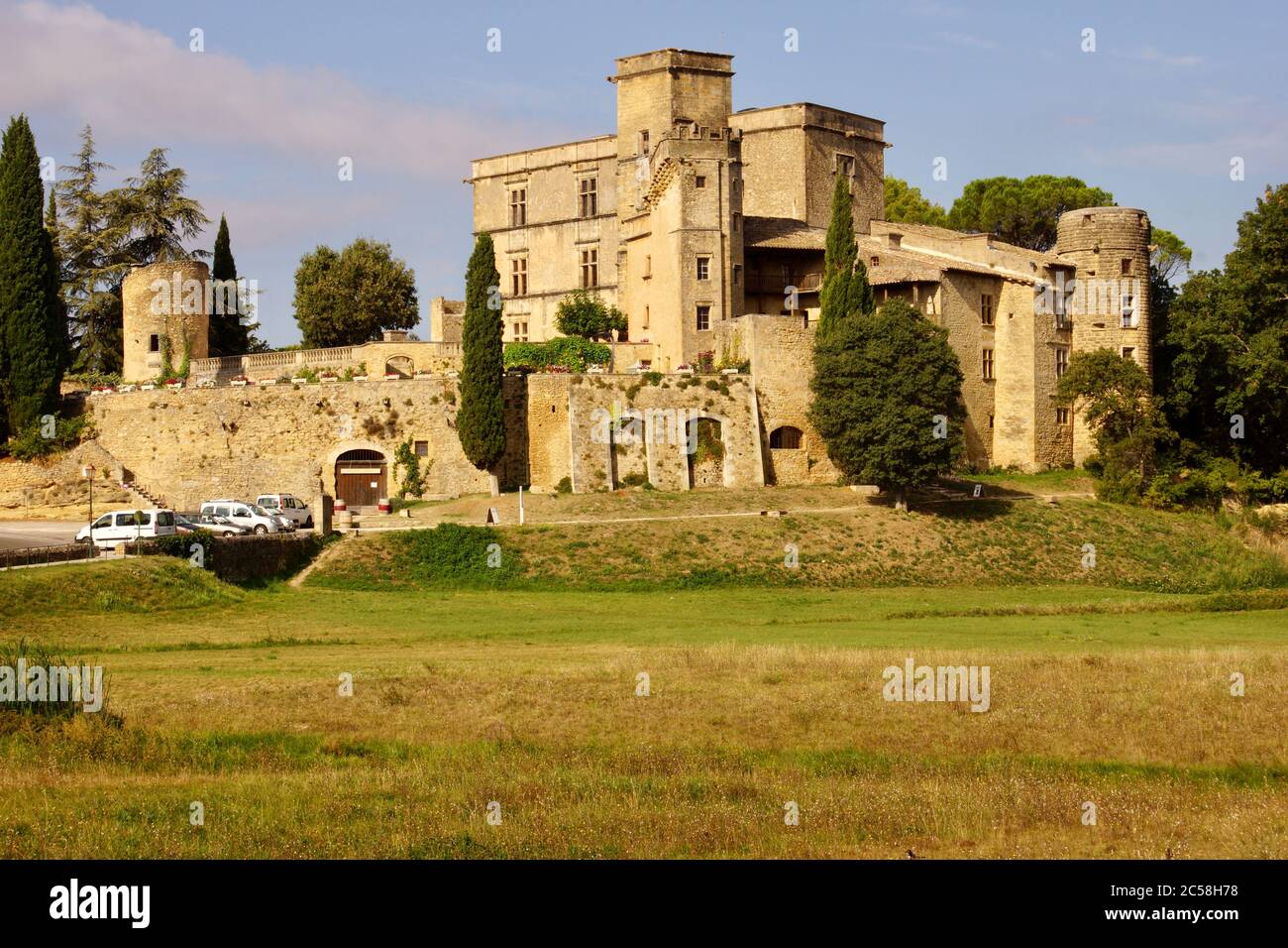 Aix-en-Provences, Lourmarin, Francia, Lavanda, Bocche del Rhône, le Moulin de Lourmarin, Aix en Provences, mercato, Chateau de Lourmarin, Sud. Foto Stock