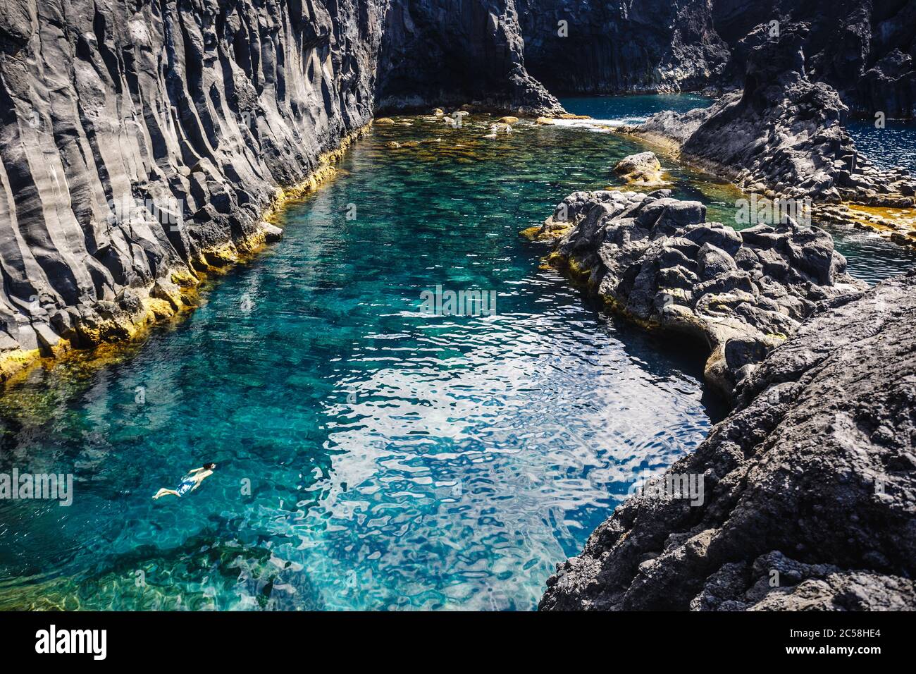 Piscina naturale Simão Dias a Fajã do Ouzidor, isola di S.Jorge Azzorre Foto Stock