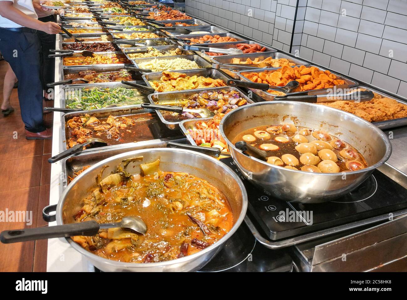 Tradizionale cinese economia riso economico e pranzo popolare con una varietà di piatti in Malesia Foto Stock