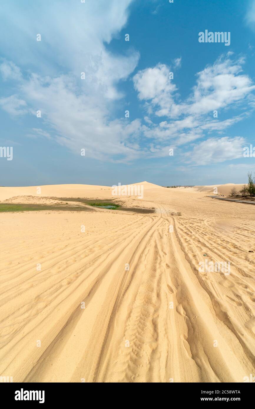 Dune di sabbia di Bau Trang, deserto del sub-Sahara nella provincia di Binh Thuan, Vietnam Foto Stock