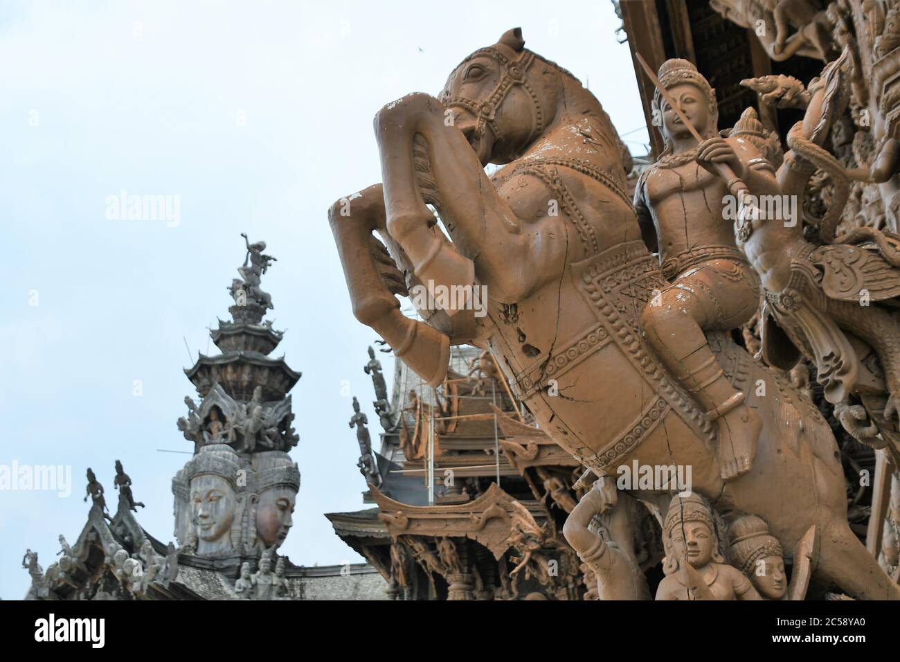 Esterno ed entrata al Santuario della verità a Pattaya, Thailandia Foto Stock