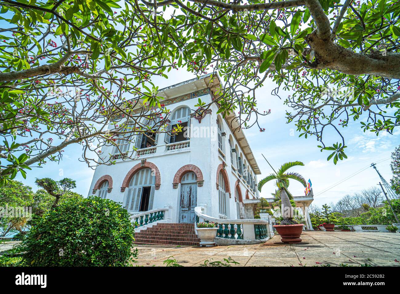 Palazzo Bianco della città di Vung Tau, Vietnam Foto Stock