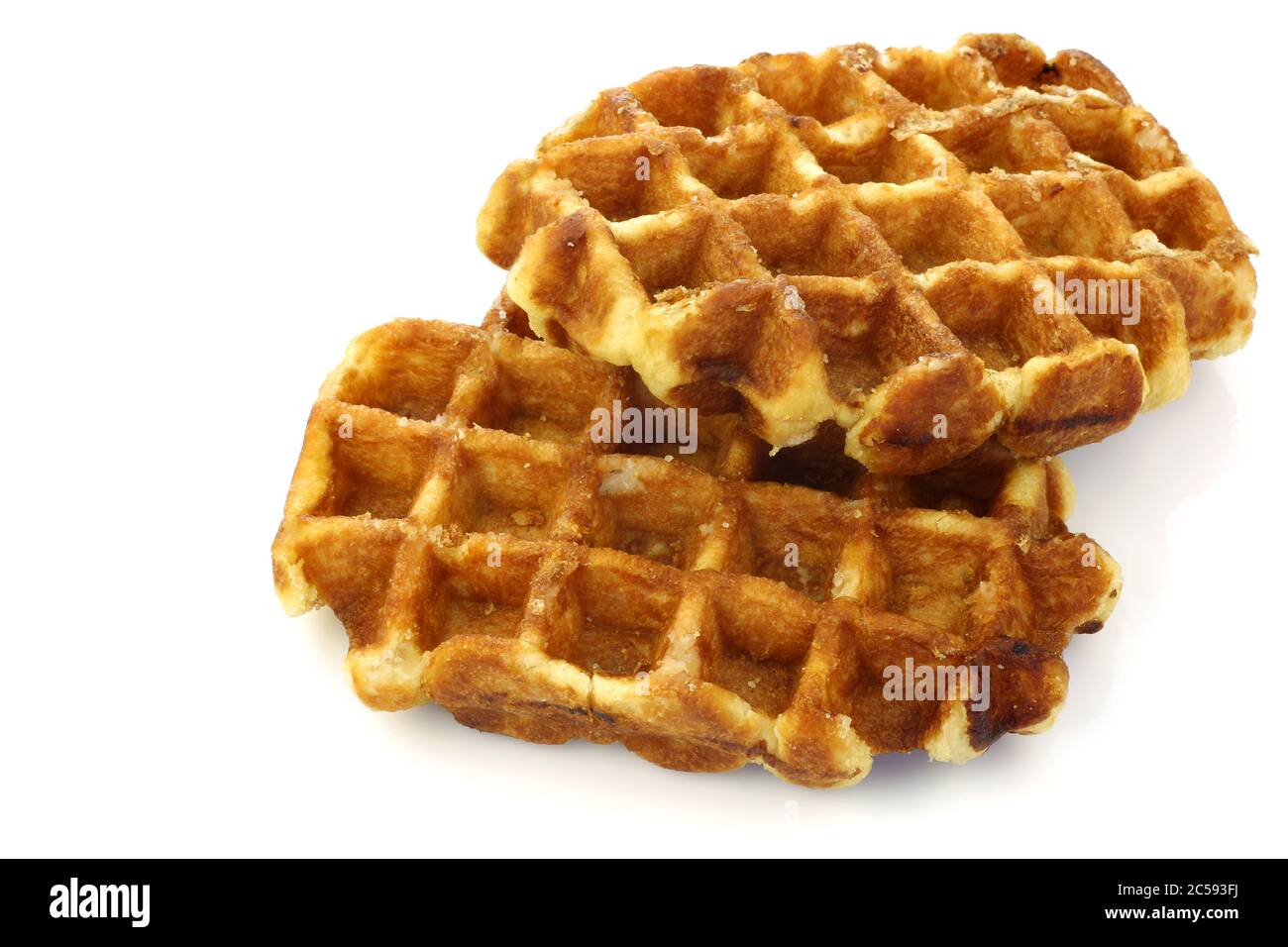 waffle allo zucchero appena sfornati su sfondo bianco Foto Stock