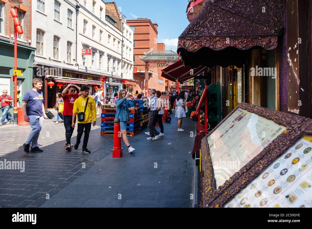 Chinatown a Londra in una bella giornata estiva Foto Stock