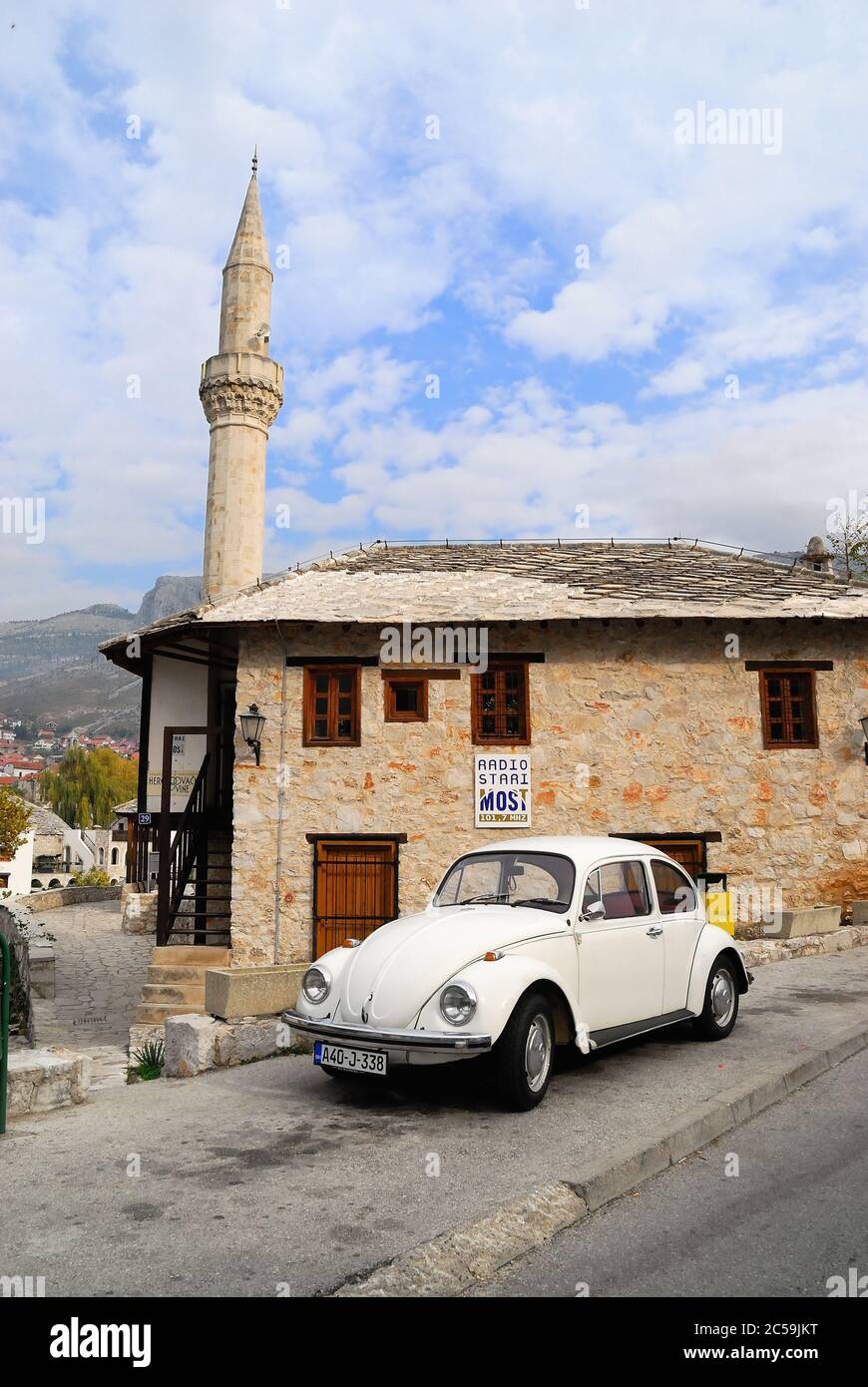 Bosnia-Erzegovina, Mostar. La sede locale della radio . Radio Stari MOST. Foto Stock