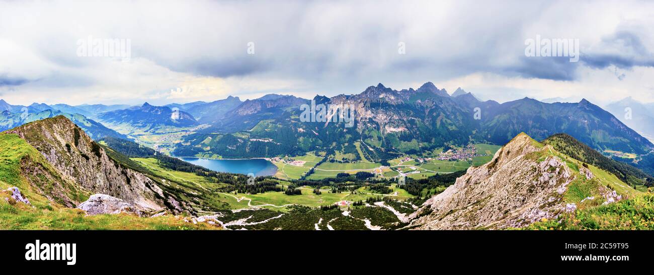 Foto panoramica sulla valle di Tannheimer in Austria Foto Stock