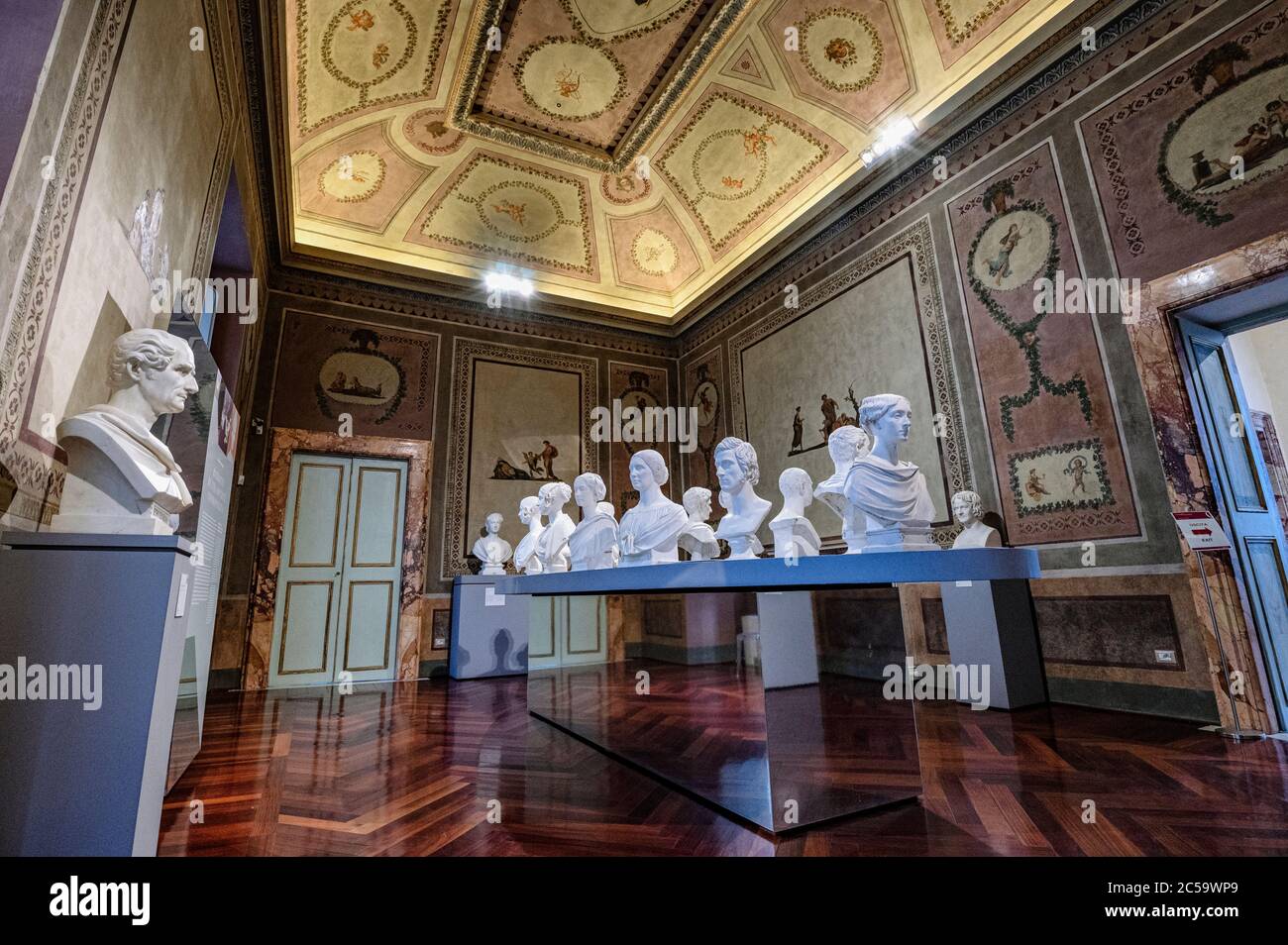 Galleria Lazio di busti di personaggi del tempo scolpiti in gesso da Pietro tenero, al 2° piano di Palazzo Braschi a Roma Foto Stock