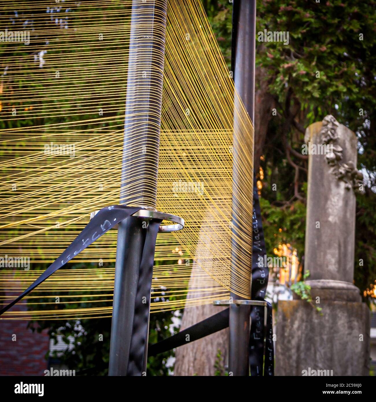 Installazione artistica di Gereon Riedel sul Cimitero ebraico di Grevenbroich, Germania Foto Stock