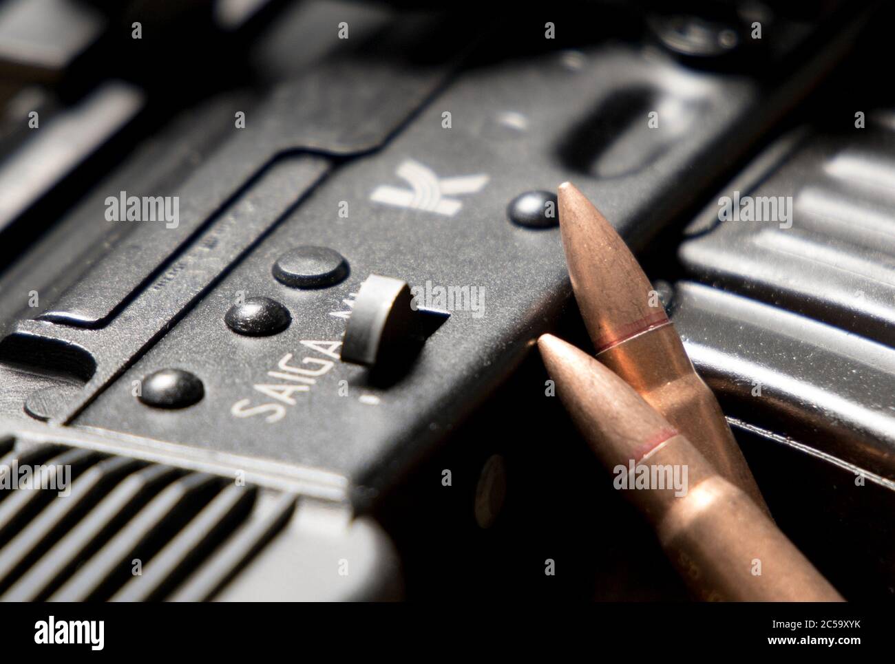 Schiedam, Paesi Bassi - DEC 01, 2019: Primo piano di un fucile d'assalto Kalashnikov. 7,62 x 39. Foto Stock