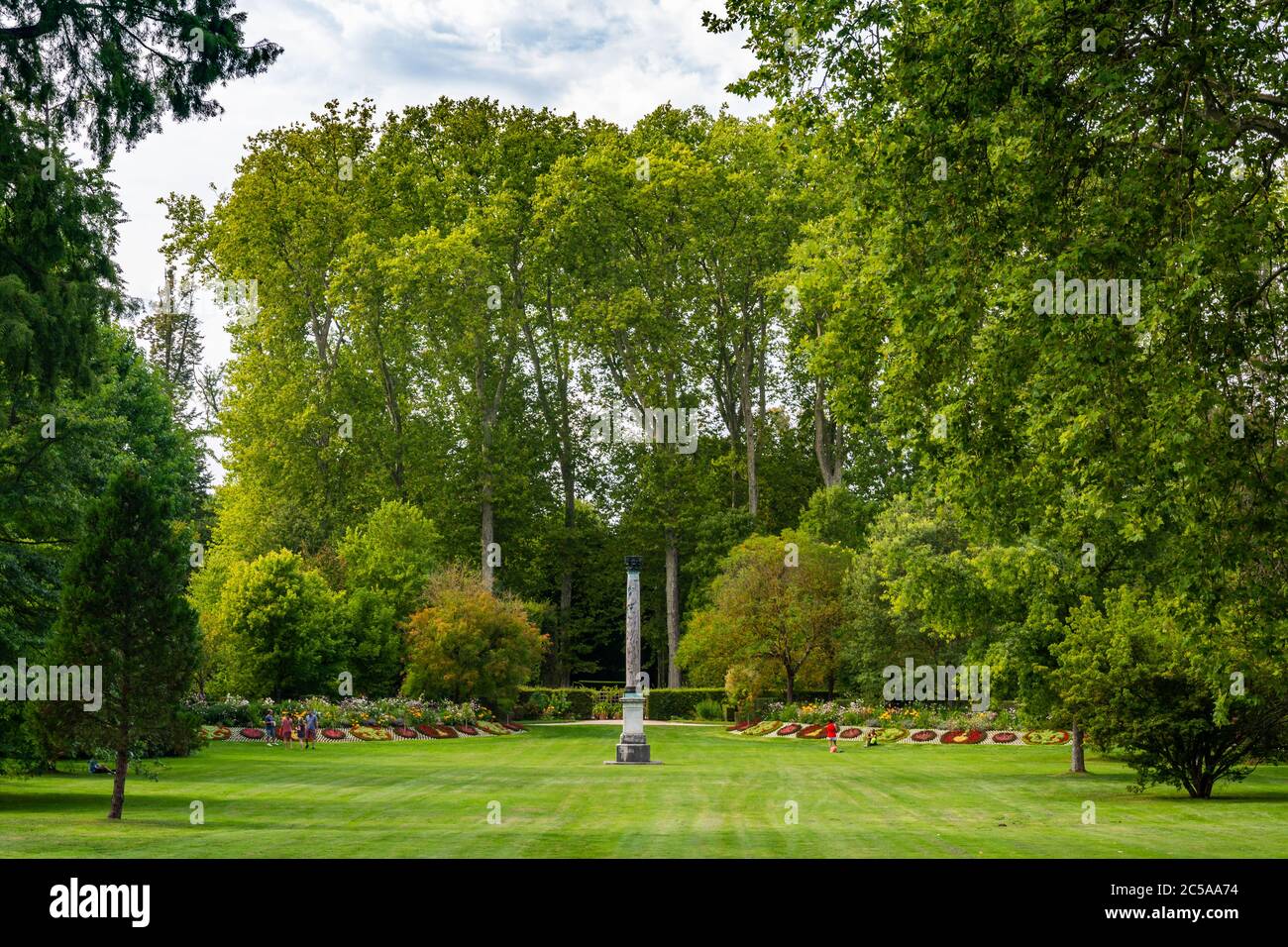 Versailles, Francia - 27 agosto 2019 : splendida vista del giardino del re sullo sfondo dei Giardini di Versailles. Foto Stock