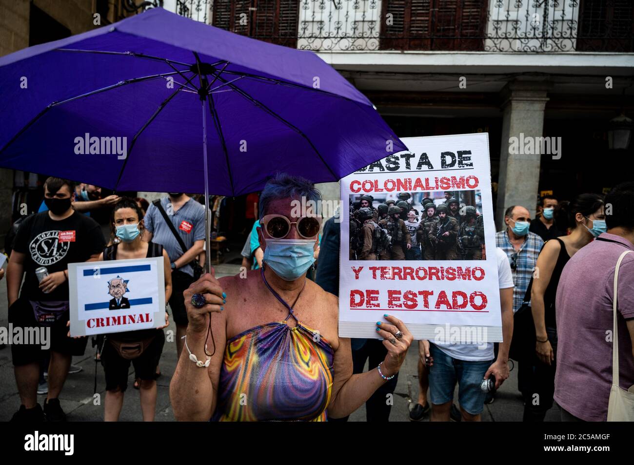 Madrid, Spagna. 1 luglio 2020. Si protesta contro i piani di annessione della Cisgiordania di fronte al Ministero degli Affari Esteri che sostiene il popolo palestinese. Credit: Marcos del Mazo/Alamy Live News Foto Stock