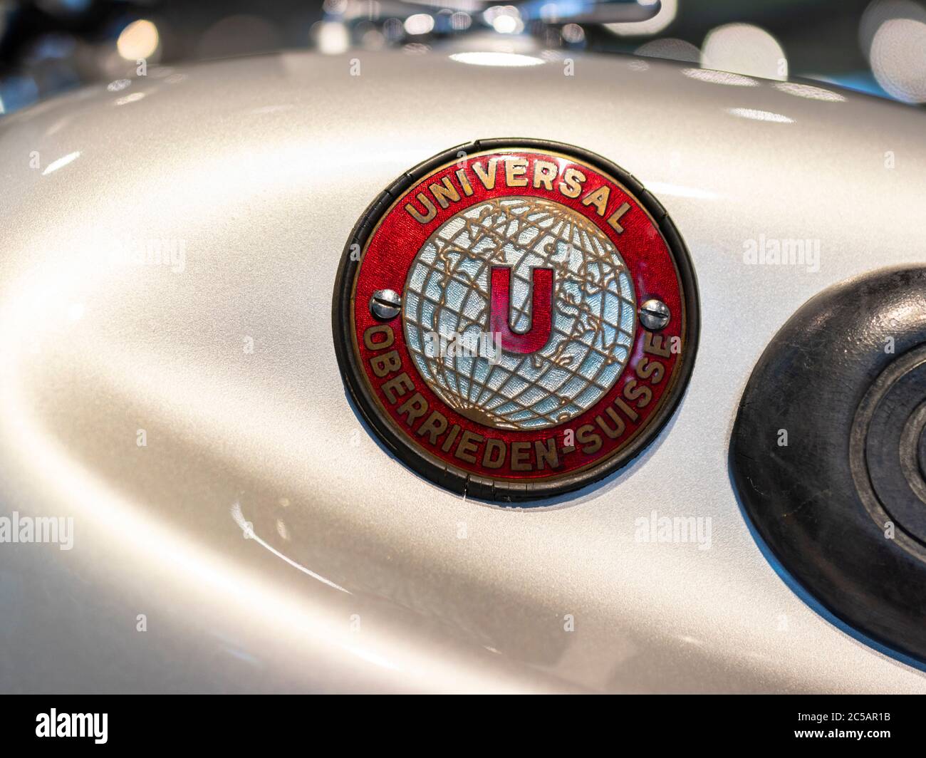Logo del badge del serbatoio del motociclo universale primo piano nel Barber Vintage Motorsports Museum Leeds Alabama USA Foto Stock