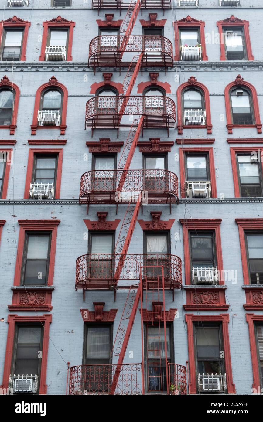 Il fuoco del ferro battuto sfugge a New York Foto Stock