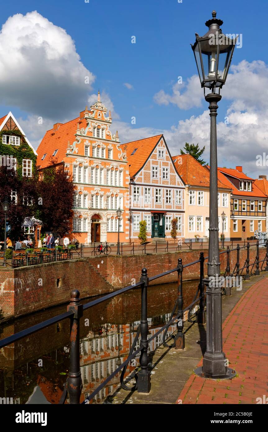 Stade: Case borghesi (sinistra Bürgermeister-Hintze-Haus) al porto vecchio nella città vecchia, bassa sassonia, Germania Foto Stock