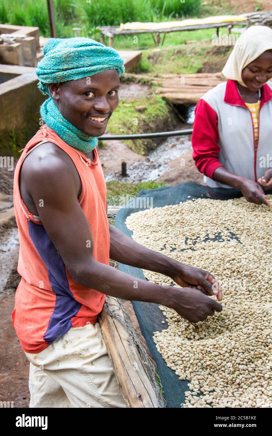 Stazione di lavaggio Kokabanya e bonus monetari con Rob Fiedler dei commercianti di Africana Foto Stock