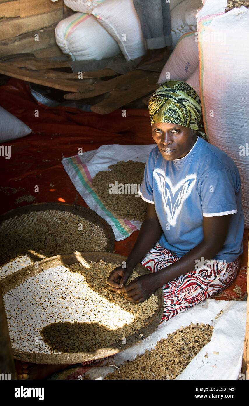 Stazione di lavaggio Kokabanya e bonus monetari con Rob Fiedler dei commercianti di Africana Foto Stock